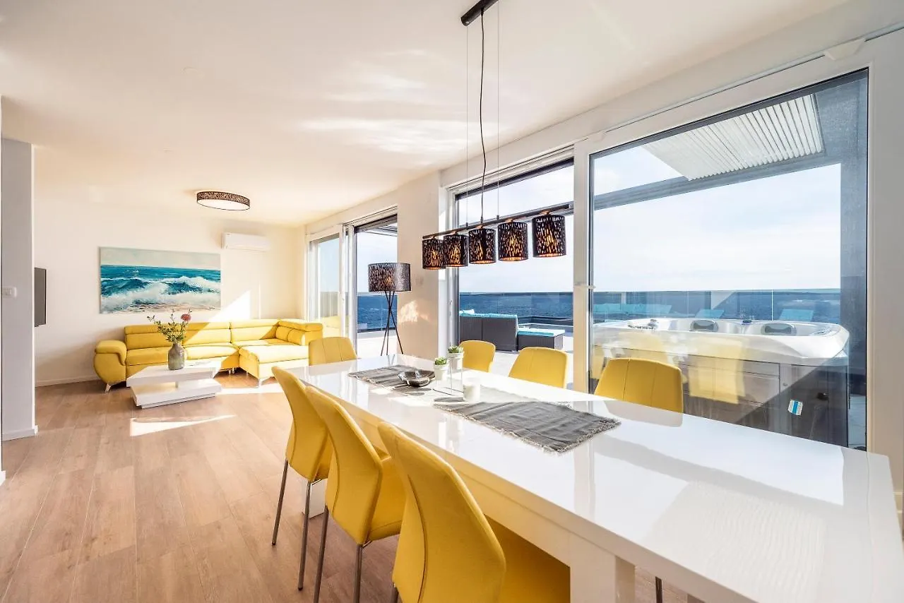 Mediteran Luxury Penthouse With Jacuzzi Mandre