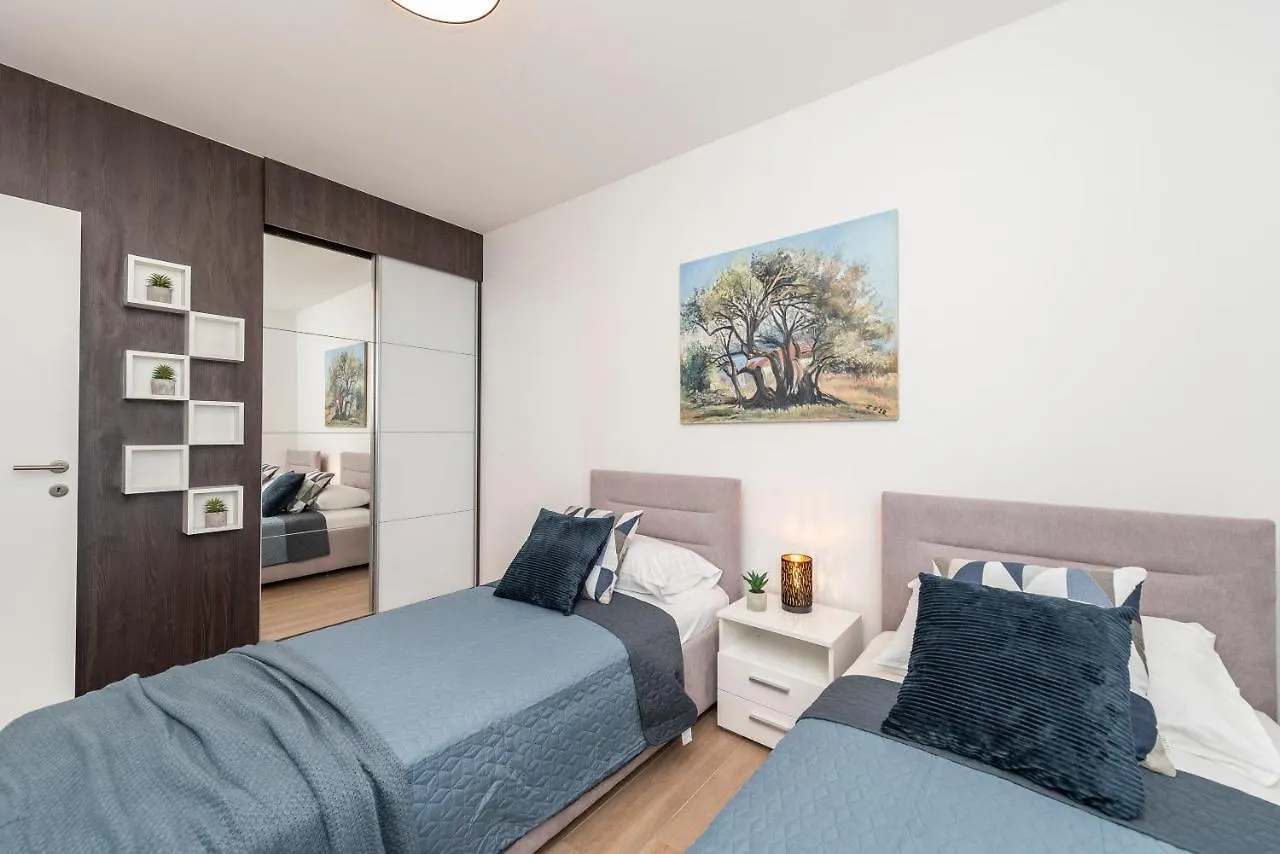 Mediteran Luxury Penthouse With Jacuzzi Mandre Apartment