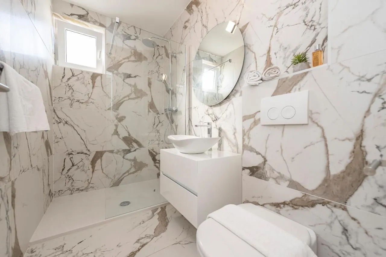 Mediteran Luxury Penthouse With Jacuzzi Mandre Apartment