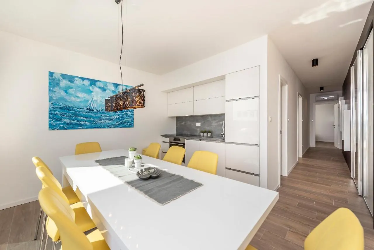 Apartment Mediteran Luxury Penthouse With Jacuzzi Mandre