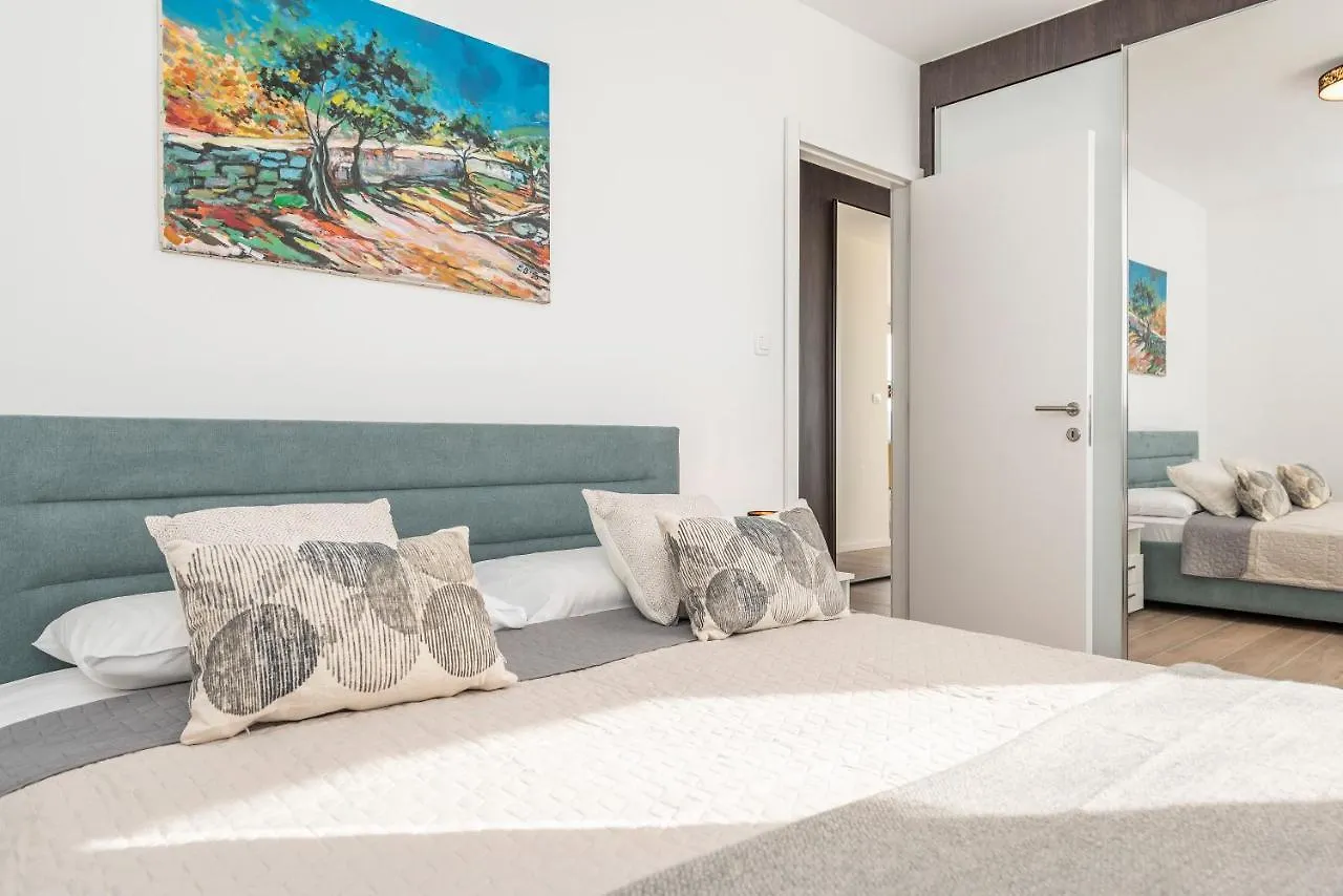 Mediteran Luxury Penthouse With Jacuzzi Mandre