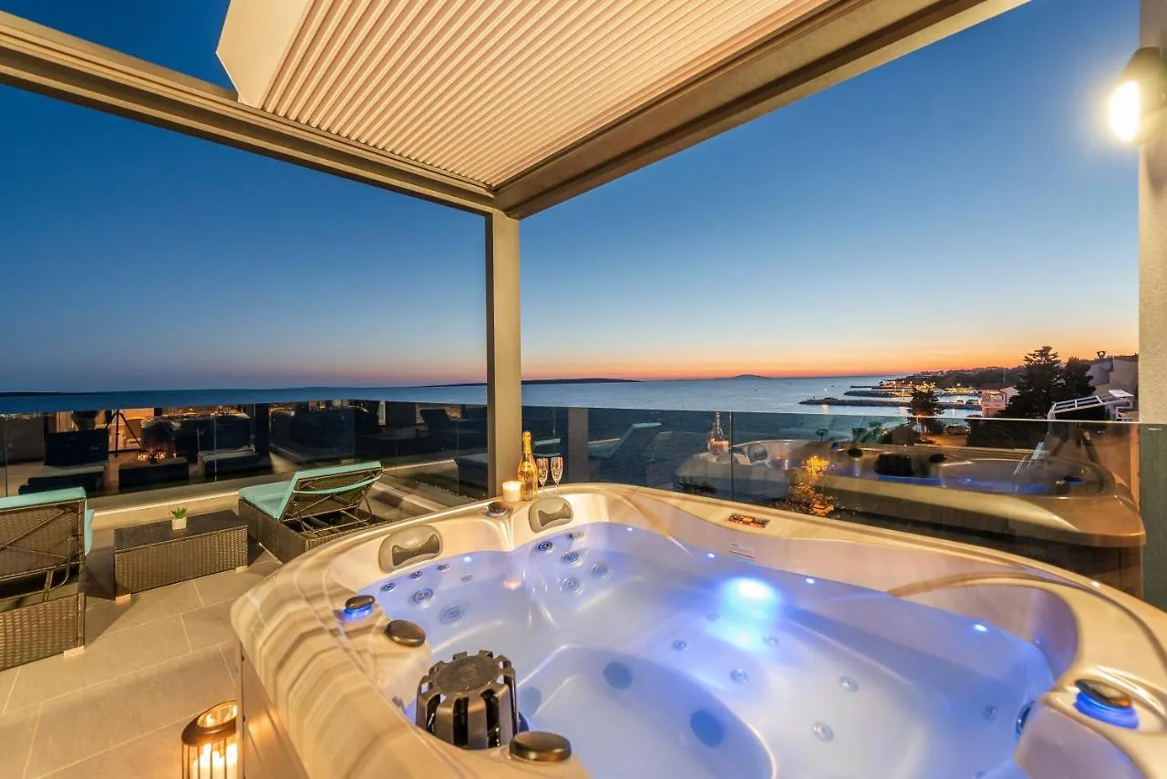 Mediteran Luxury Penthouse With Jacuzzi Mandre Apartment