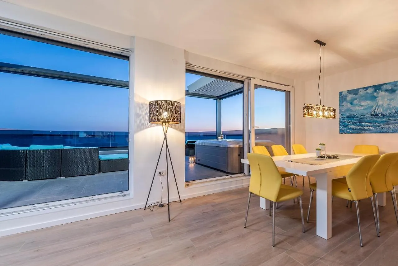 Mediteran Luxury Penthouse With Jacuzzi Mandre 0*,