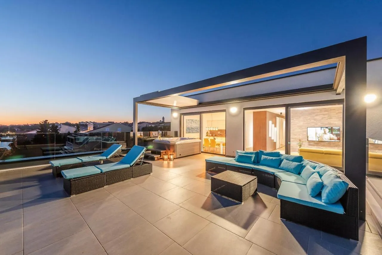Mediteran Luxury Penthouse With Jacuzzi Mandre