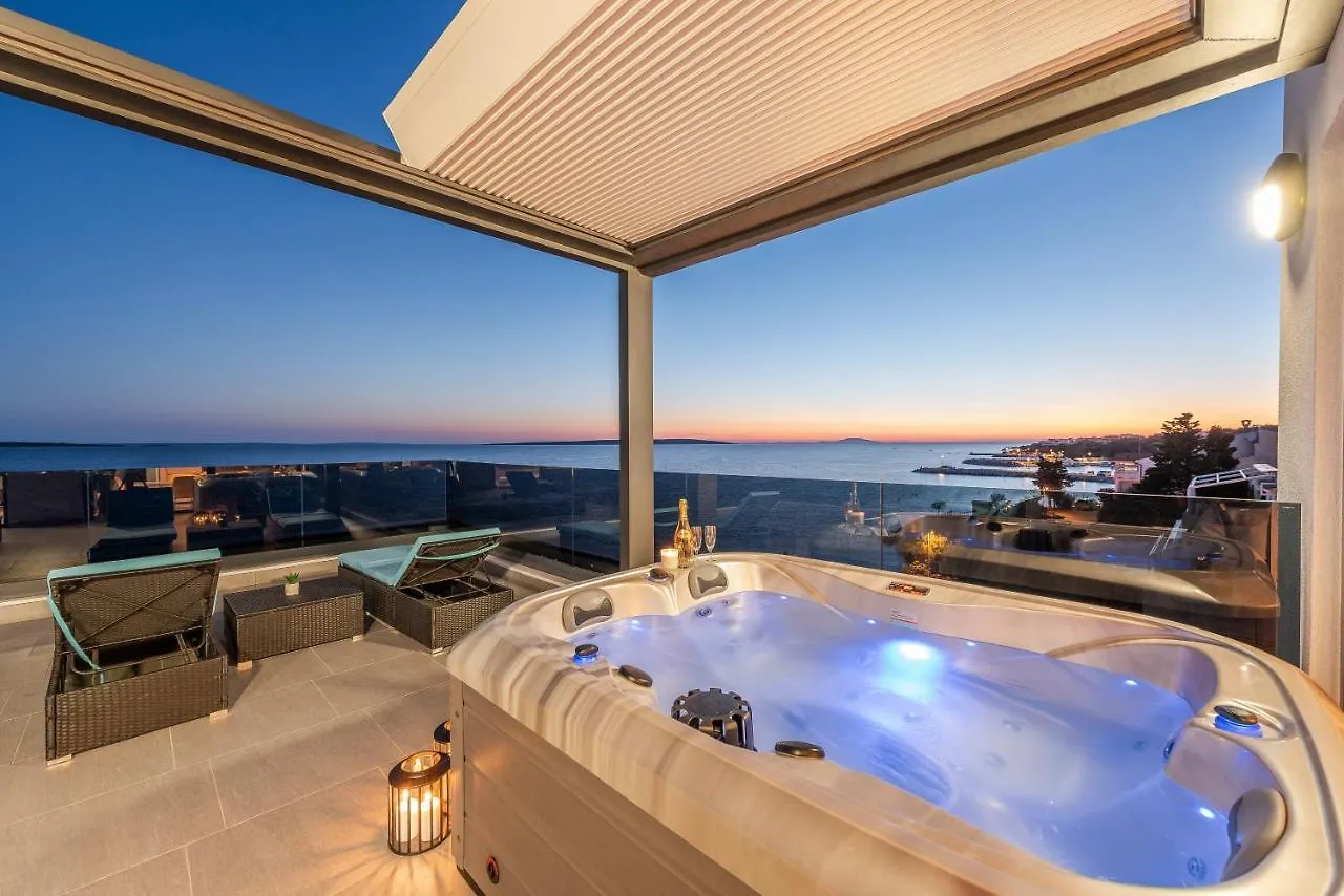 Mediteran Luxury Penthouse With Jacuzzi Mandre