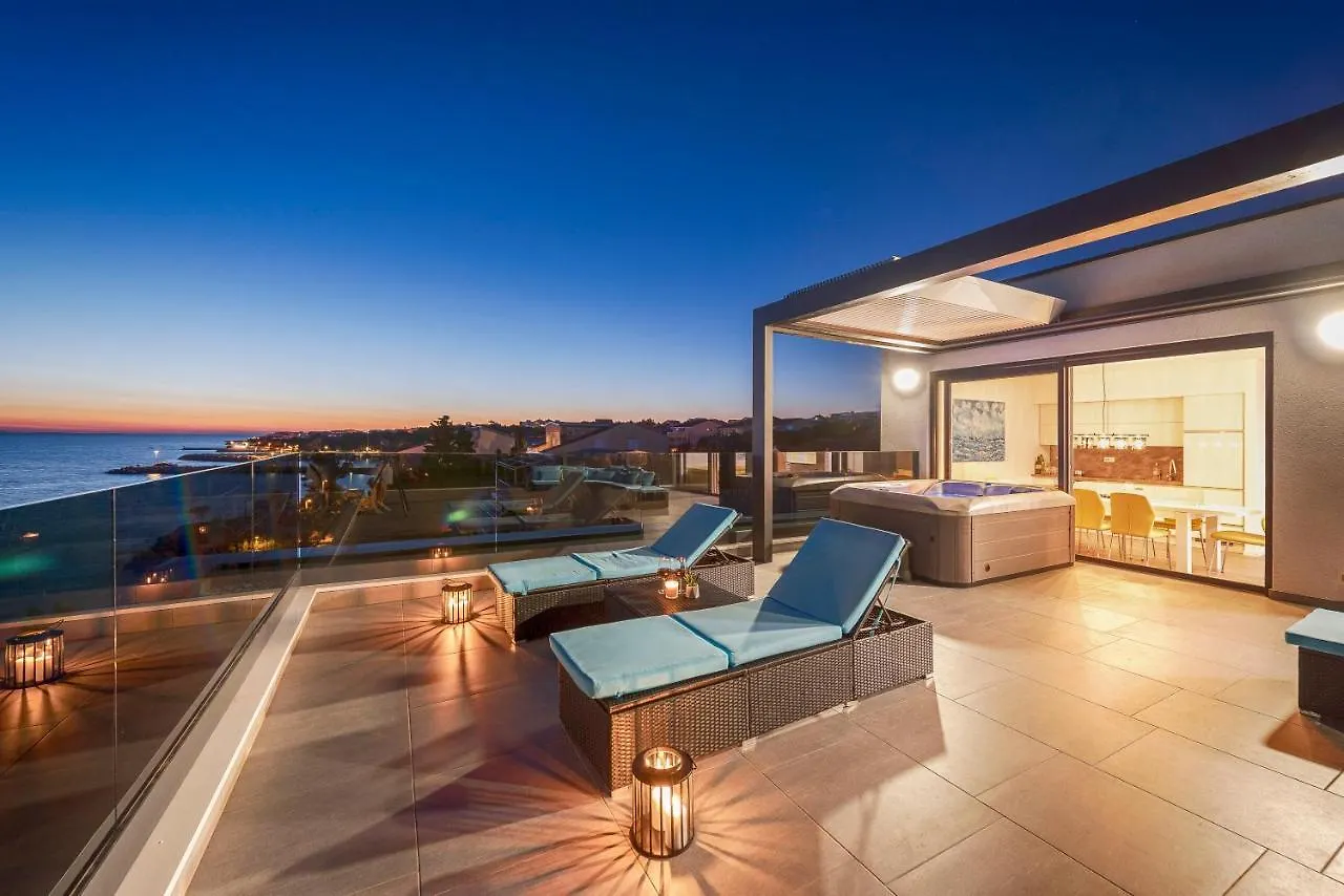 Apartment Mediteran Luxury Penthouse With Jacuzzi Mandre