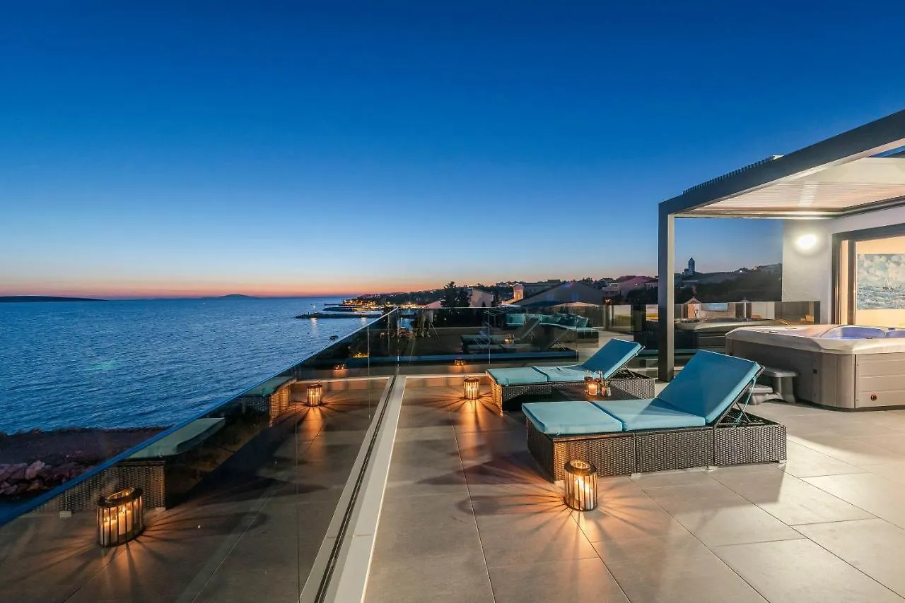 Mediteran Luxury Penthouse With Jacuzzi Mandre Croatia