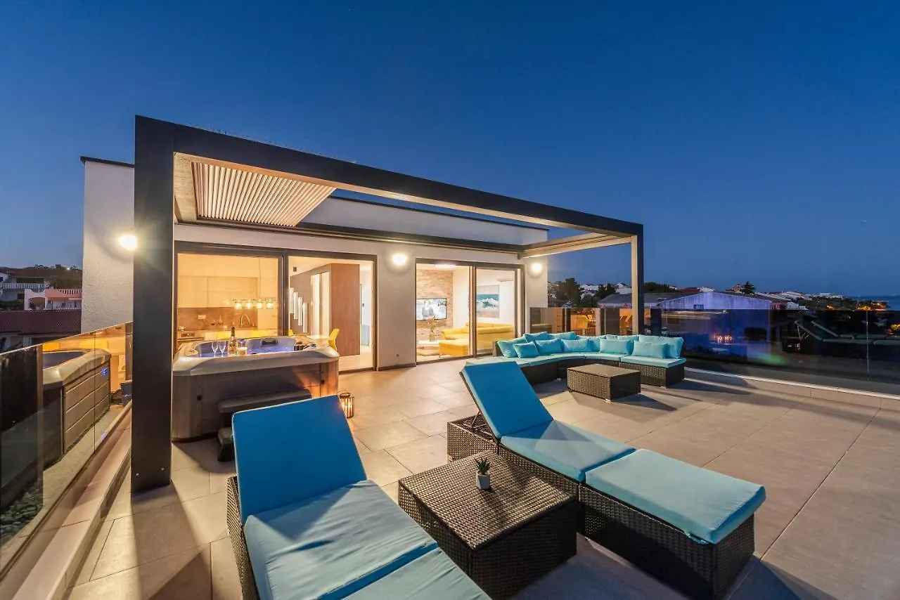 Mediteran Luxury Penthouse With Jacuzzi Mandre