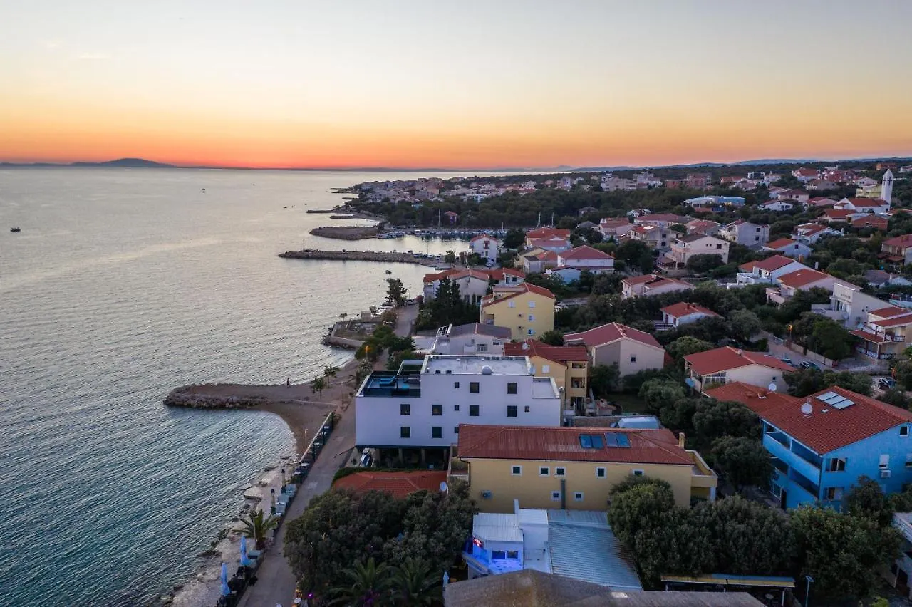 Mediteran Luxury Penthouse With Jacuzzi Mandre